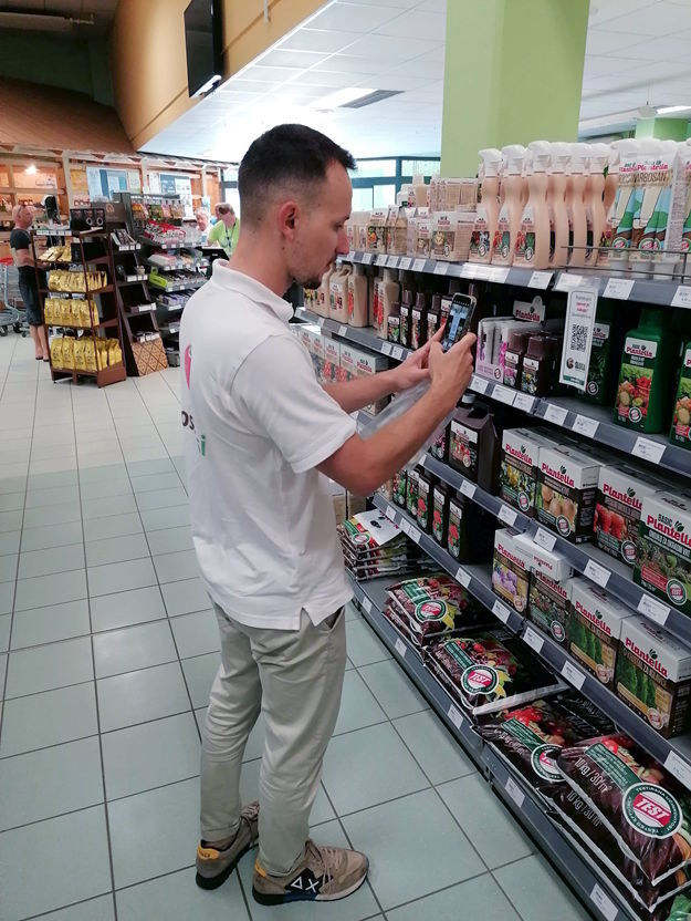 Tomappo QR code in garden center